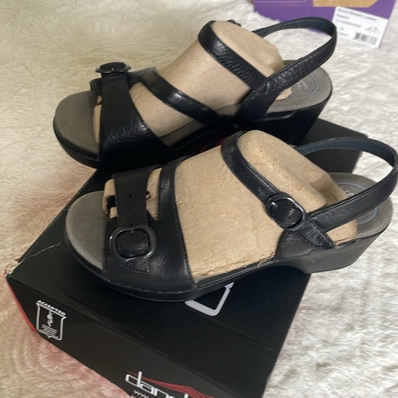 Dansko new black leather sandal - Picture 2 of 4